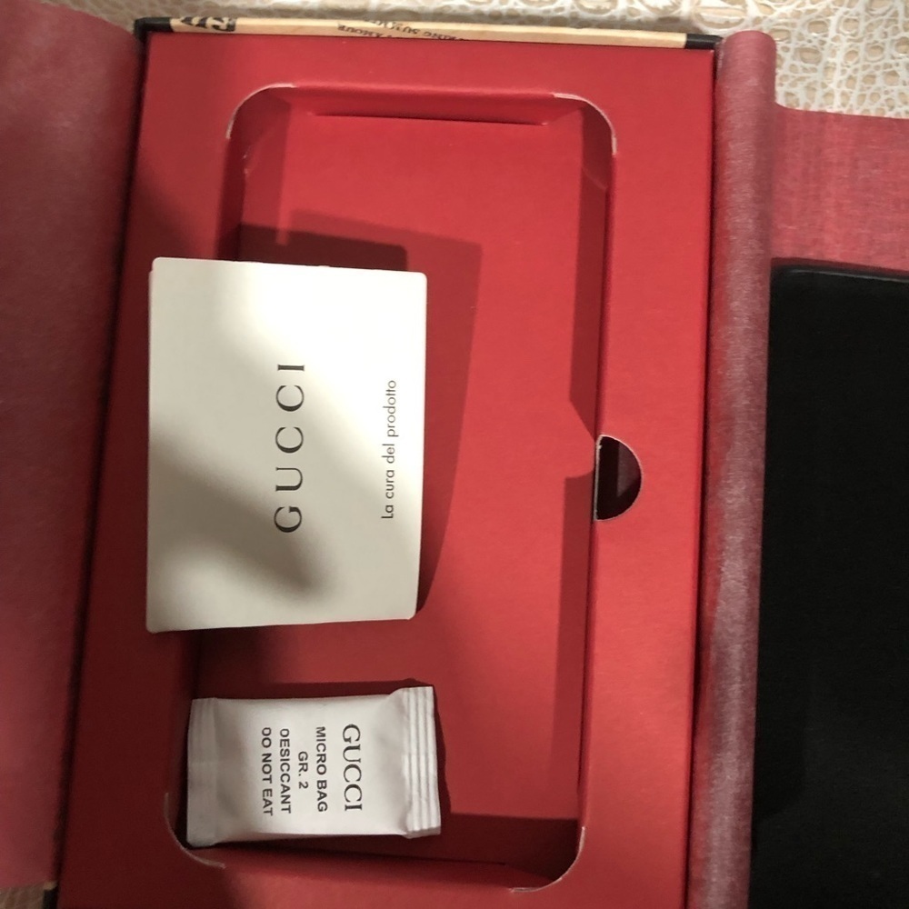 Gucci Madison de L’Amour Black Gold Guccy Phone Case - Picture 5 of 6